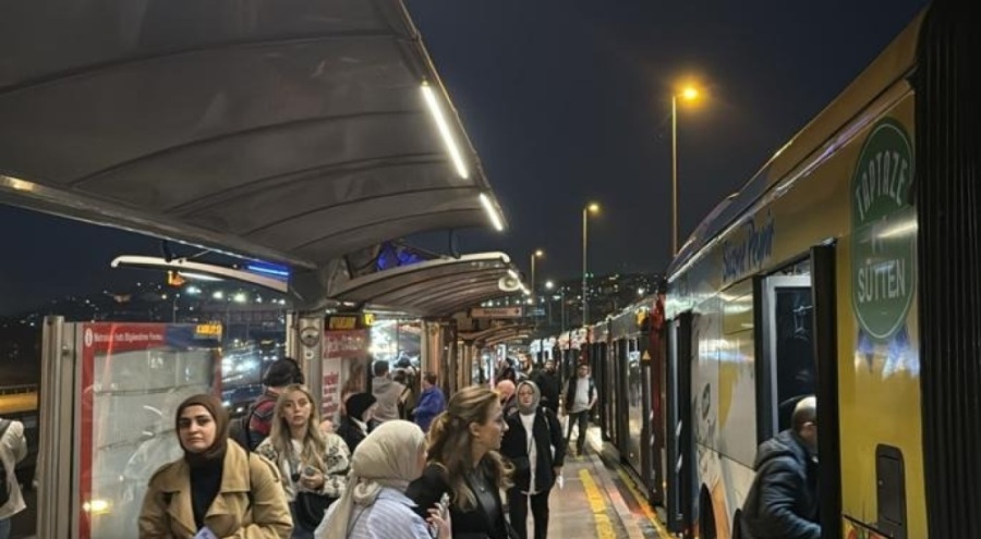 Metrobüste yangın paniği!