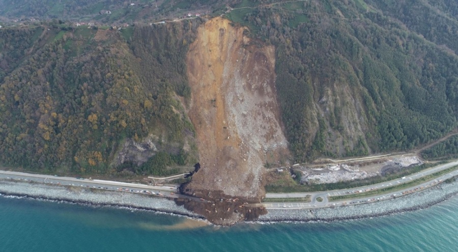 Artvin'deki "ezber bozan" heyelan sonrası korkutan açıklama