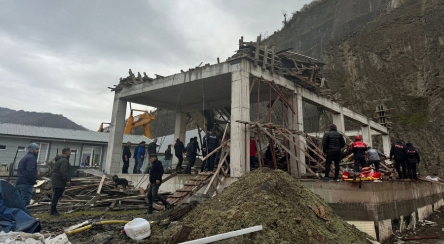İnşaatta çökme meydana geldi! İşçiler hastaneye kaldırıldı