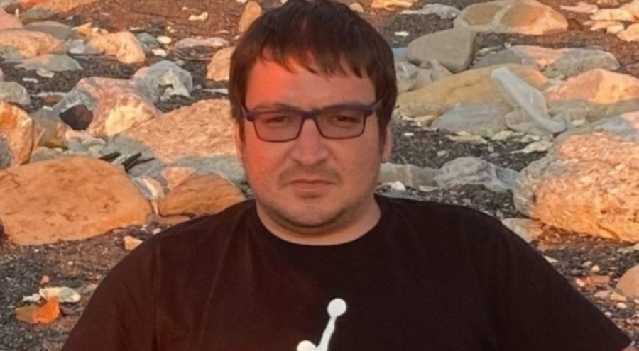 Bilgisayar işletmeni balkondan düşerek yaşamını yitirdi