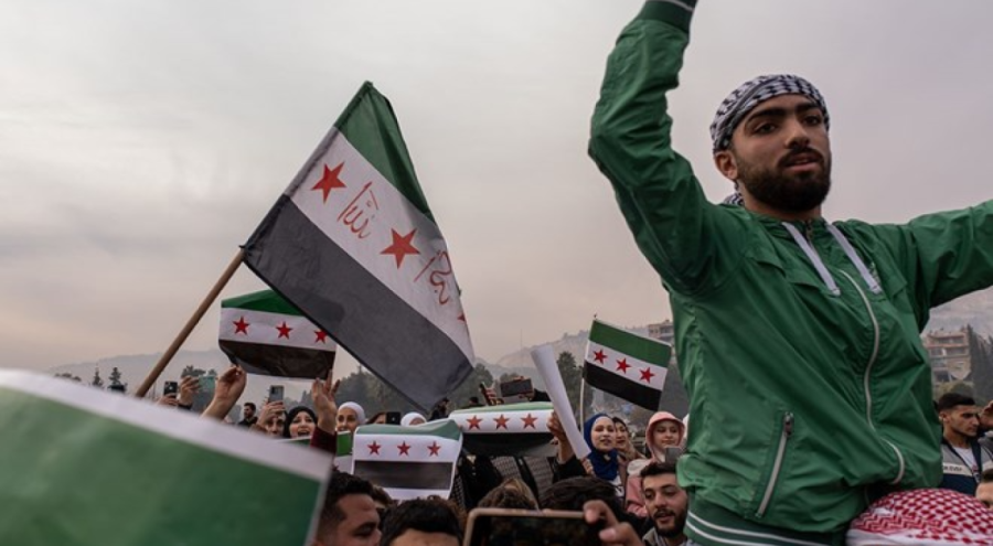 Suriye'de geçici hükümet, anayasa ve parlamentoyu askıya aldı