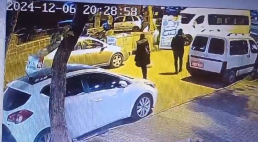 Minibüsün içinde suçüstü yakalandılar!