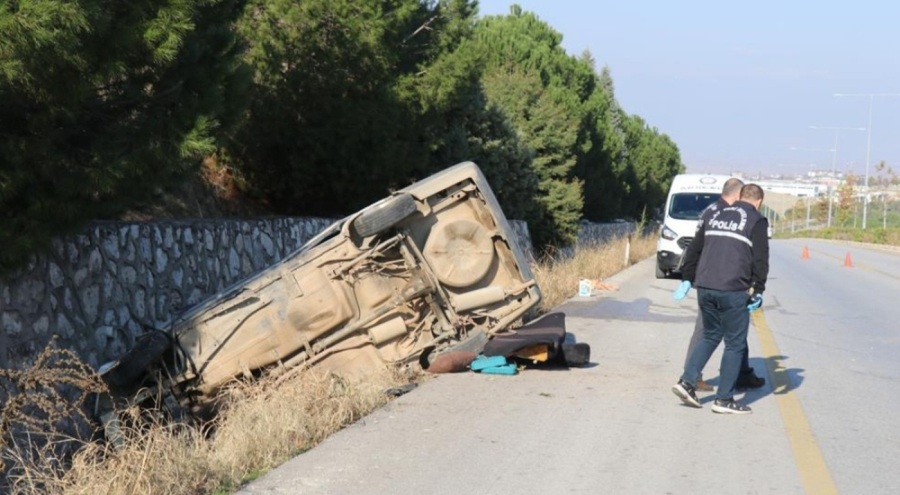 Refüjü aşan otomobilde: 1 ölü, 1'i ağır 2 yaralı