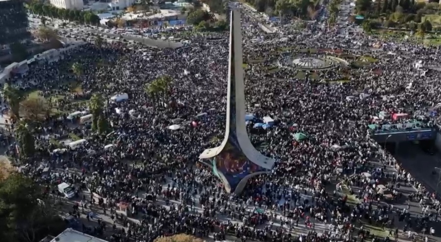Suriyeliler Emevi Meydanı'nı doldurdu