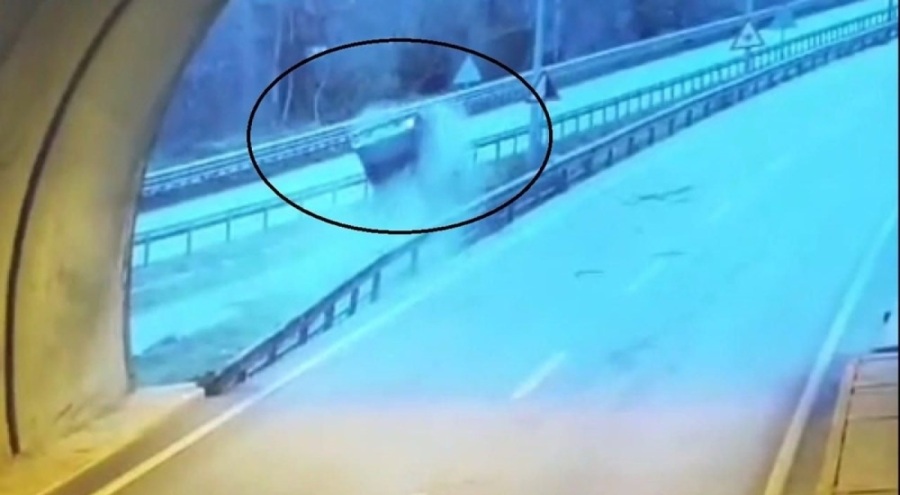 Tünel çıkışında otomobilin bariyere çarptı! 1 yaralı
