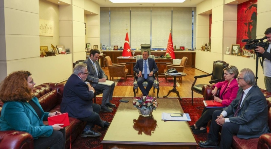 Özgür Özel, AP Türkiye Raportörü Amor'la görüştü