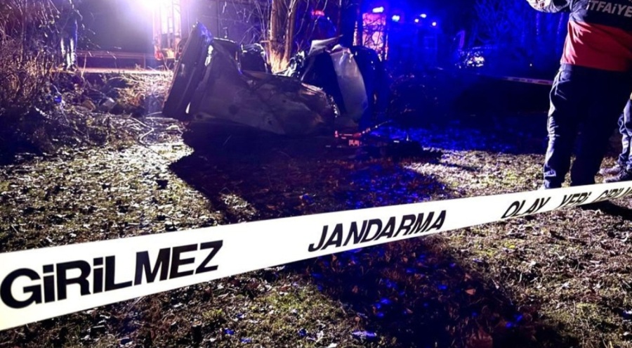 Araç tarlaya uçtu: 3 kişi hayatını kaybetti