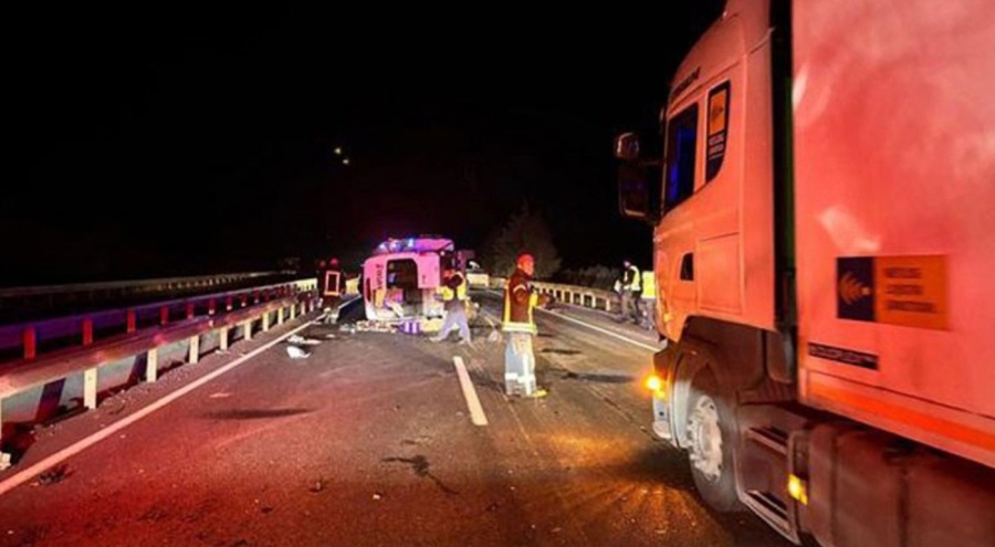 İşçi servisi tıra çarptı! 1 kişi hayatını kaybetti