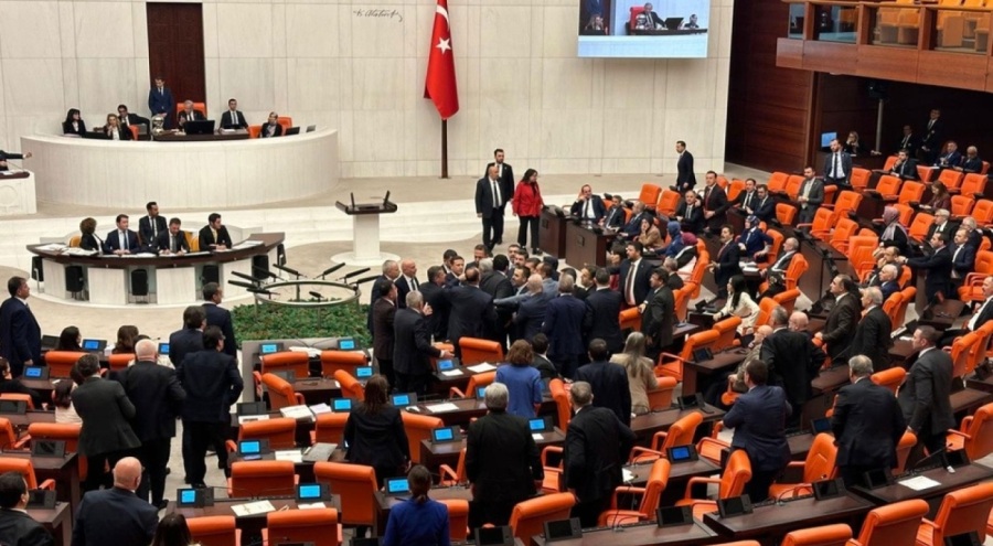 Meclis'te bütçe görüşmelerinde tansiyon yükseldi!