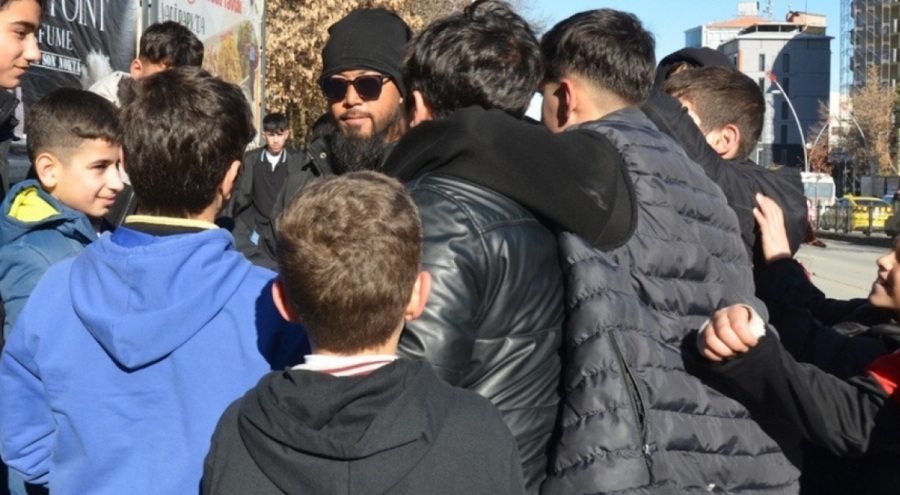 Dünya turu yapan Japon, Muş'ta samimi karşılanınca şaşırdı