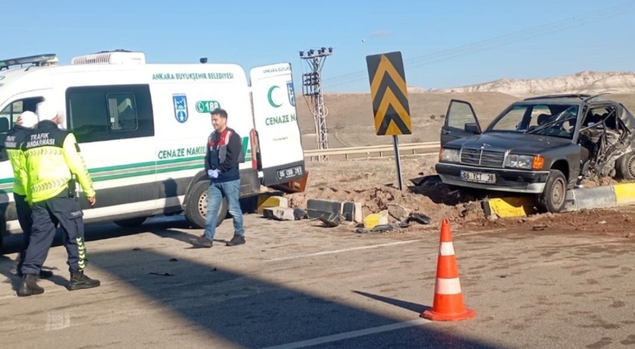 Araba ile hafif ticari araç çarpıştı: 1 ölü