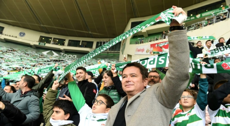 Osmangazi Belediye Başkanı Aydın, Osmangazili çocuklarla Bursaspor maçına gitti