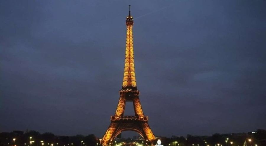 Fransa'nın kredi notu düşürüldü!