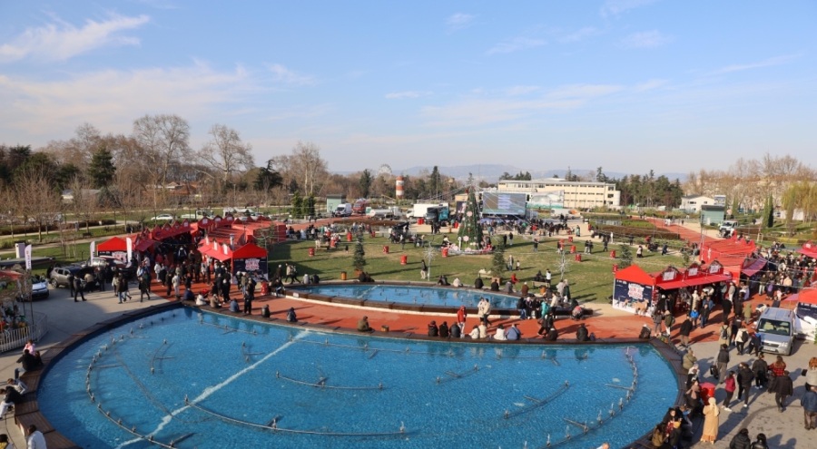Bursa'da 'Yeni Yıl Meydanı'nda 2025 heyecanı başladı