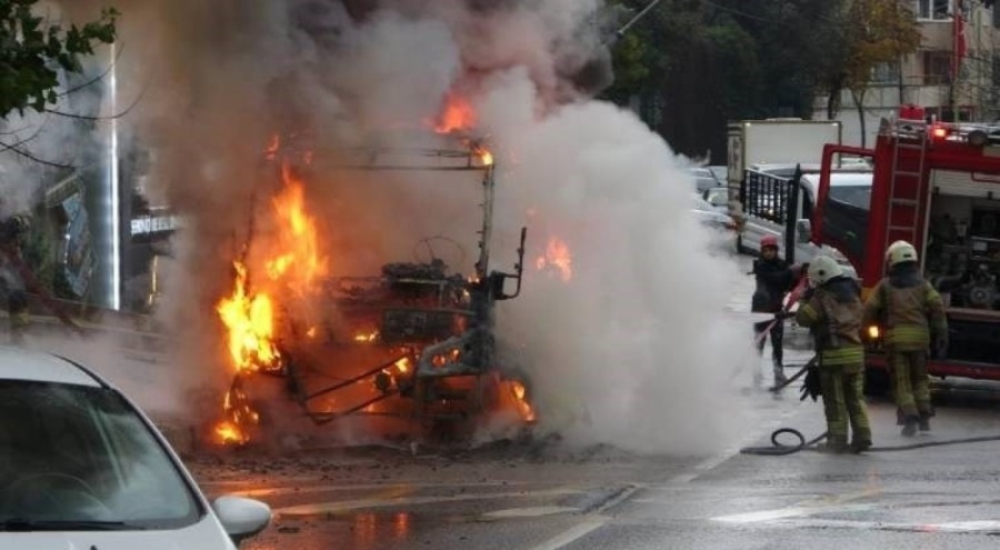 Seyir halindeyken alev alev yandı!