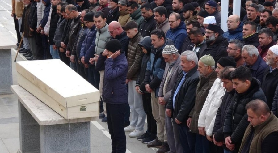 Trafikte katledilen üniversiteli Eren, son yolculuğuna uğurlandı