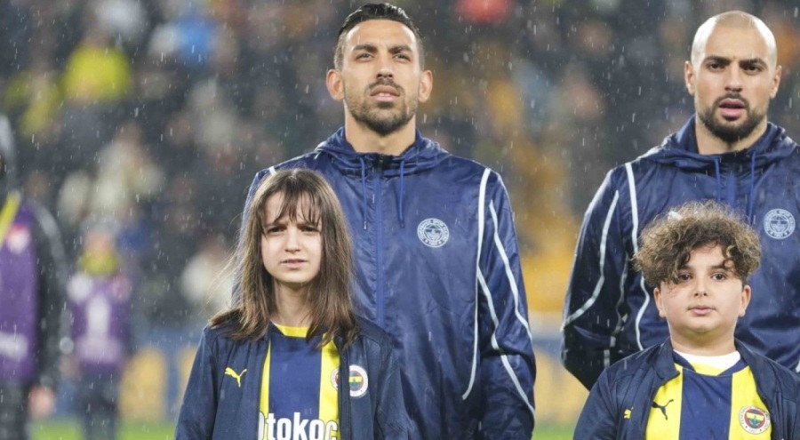 Aziz Yıldırım'ın kızı maçı öncesinde seremonide yer aldı