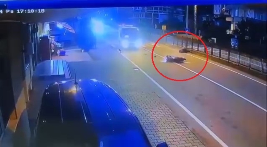 Devrilen motosikletin sürücüsünün yaralandı