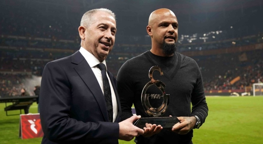 Felipe Melo'ya plaket verildi