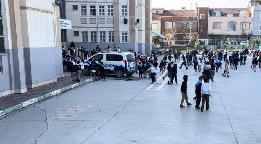 Bursa'da Yerli Malı Haftası etkinliğinde zehirlendikleri öne sürülen 13 öğrenci, hastaneye kaldırıldı
