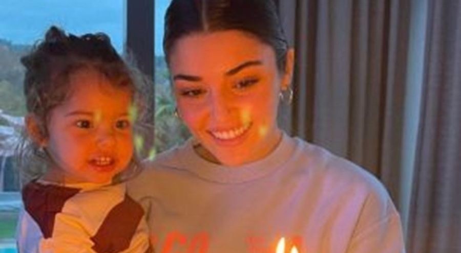 Hande Erçel'den yeğeni Mavi'ye: Neşenin daim olduğu yaşların olsun
