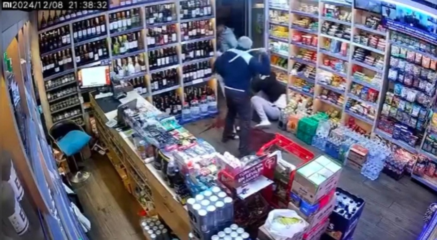 Sevgilisi hastaneye kaldırılınca 'sahte içki sattın' deyip tekeli bastı