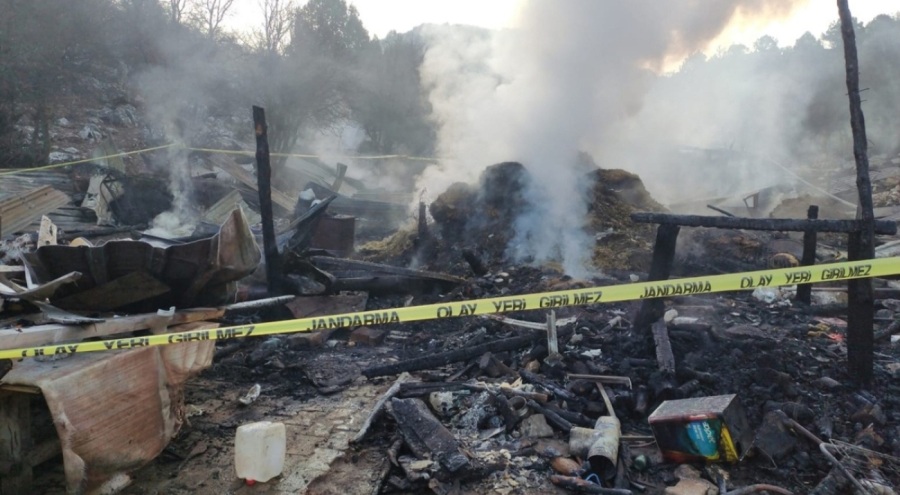 Yangında karı koca hayatını kaybetti!