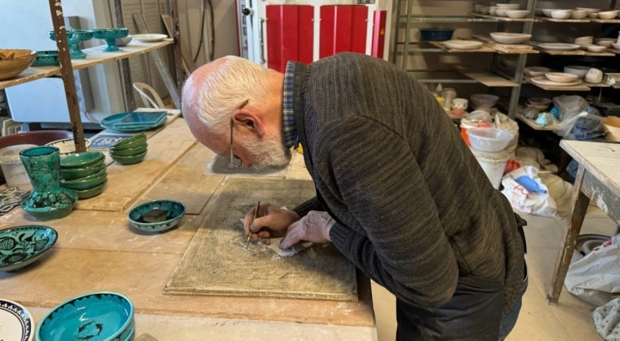 Bursa'da 54 yıldır çini ve seramik üreten usta, yeni ustalar yetiştirecek