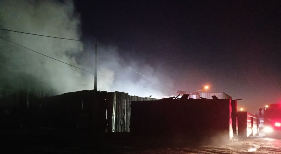 Geri dönüşüm tesisinde yangın!