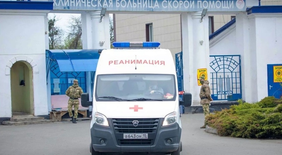 2 tren kafa kafaya çarpıştı: Çok sayıda yaralı var