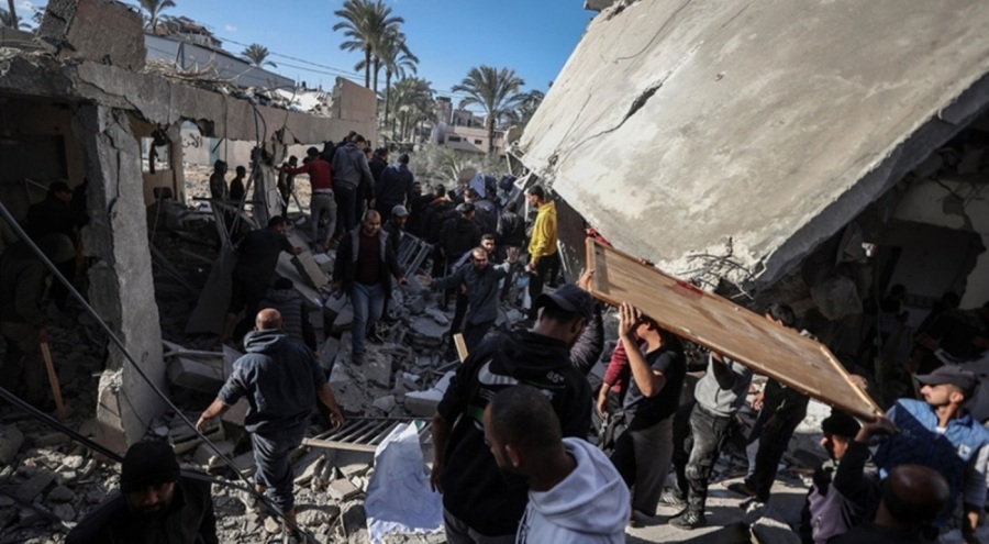 İsrail Gazze'de bir evi hedef aldı! Siviller yaşamını yitirdi