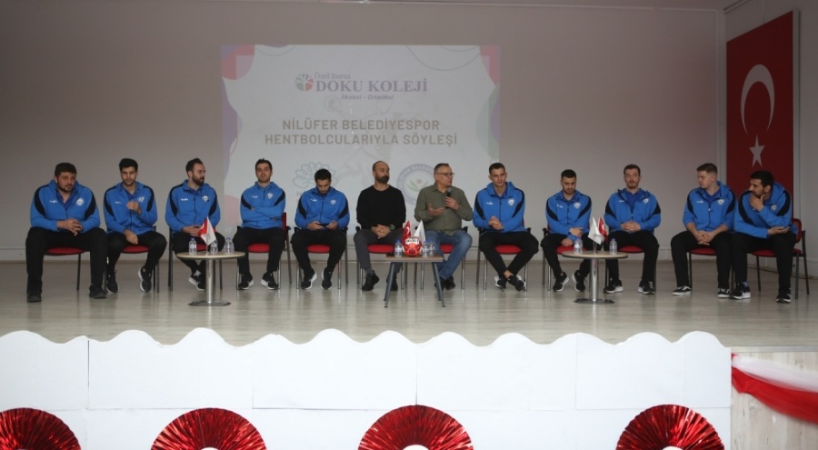Nilüferli hentbolcular öğrencilerle bir araya geldi