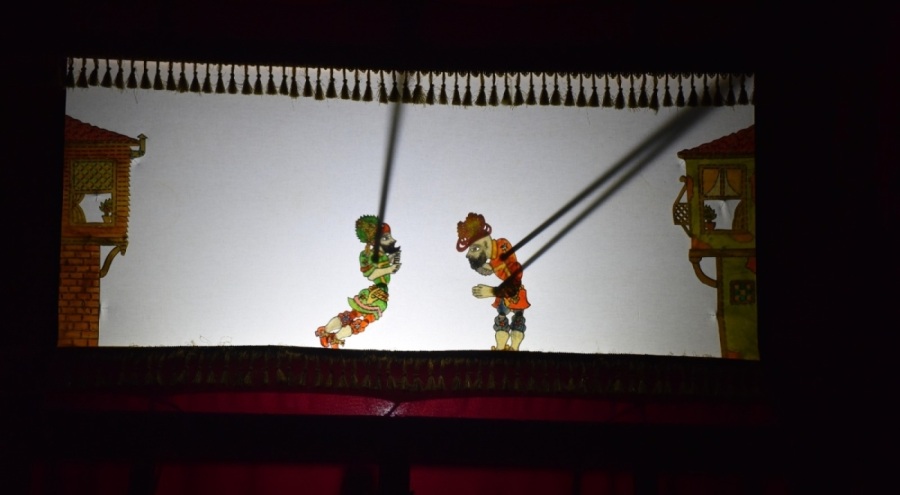 Yıldırım'da çocuklar Hacivat Karagöz ile eğlendi