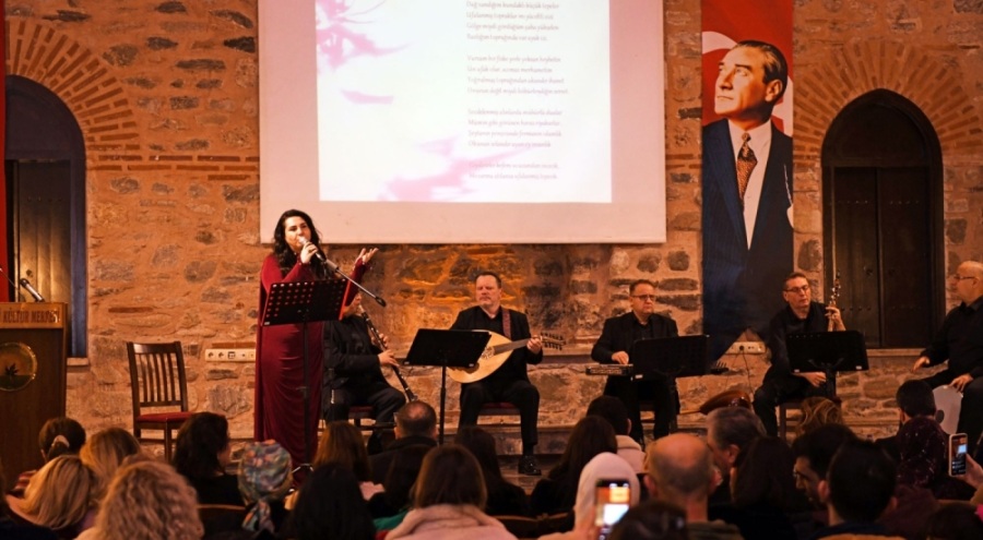 Osmangazi'de Türk Sanat Müziği eşliğinde şiir dinletisi