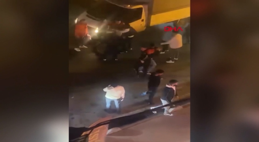 Kaza sonrası cadde ortasında kavga!