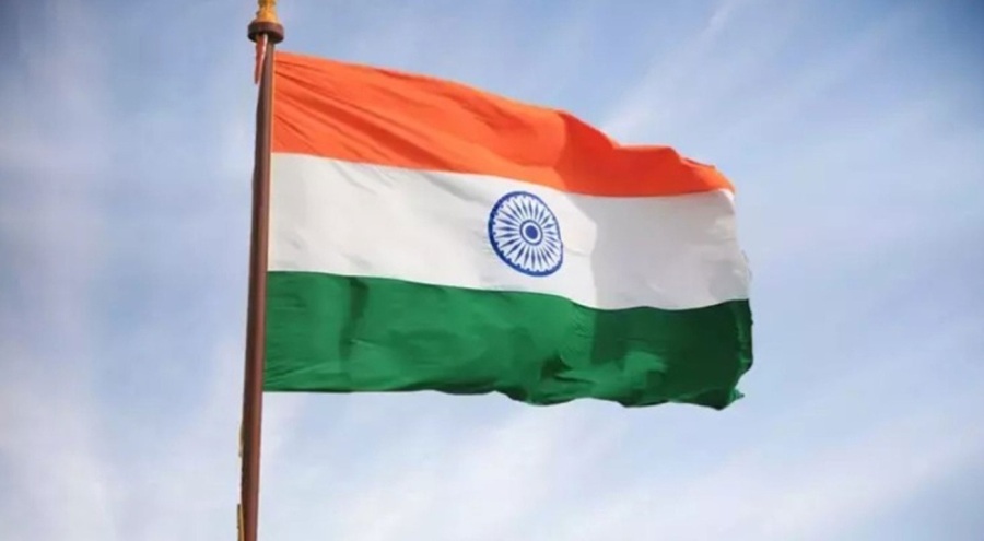 Hindistan'da bir feribot ile donanmaya ait tekne çarpıştı