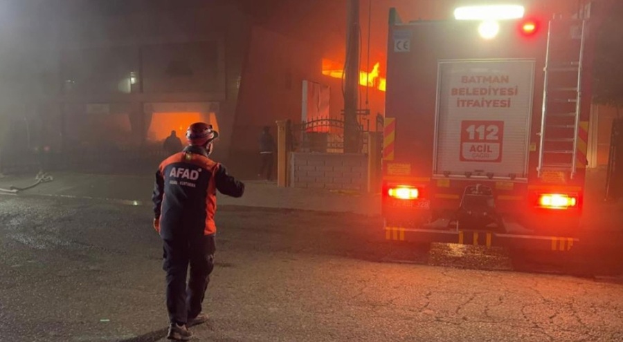 Mobilya fabrikasında yangın paniği!