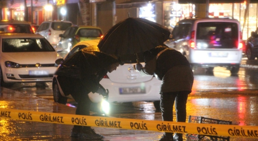 Tartıştığı kişiyi sokak ortasında tabancayla vurdu