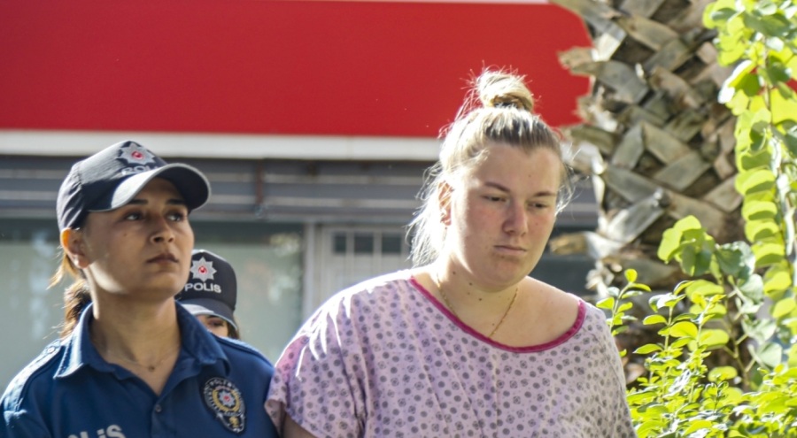 Bebeğini klozete bırakan anneden pes dedirten savunma: Polis uyarınca doğum yaptığımı farkettim