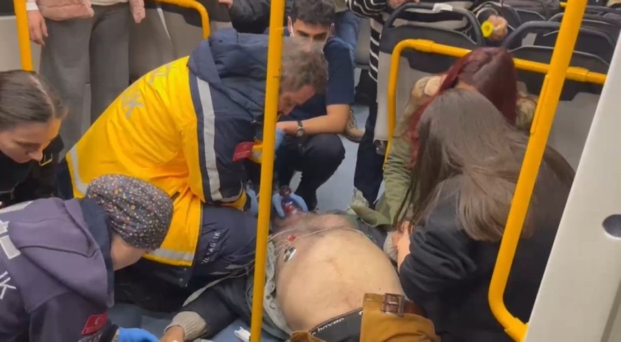 Bursa'da metroda kalp krizi geçirdi!