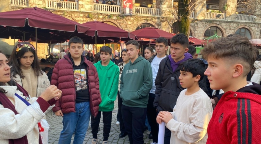 Harmancıklı lise öğrencilerinden kentte kültür gezisi