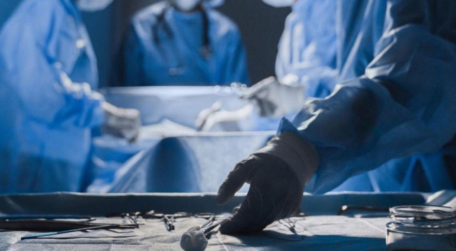 Temizlik görevlisi 'ameliyata girdi' iddiasına soruşturma!