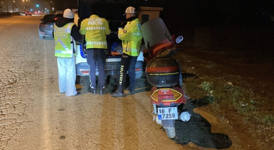 Bursa'da çalıntı plaka ve motosikletle giderken polis uygulamasında yakalandı