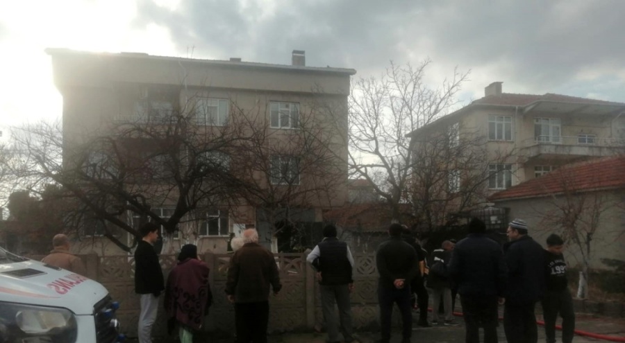 Garajda başlayan yangın eve sıçradı