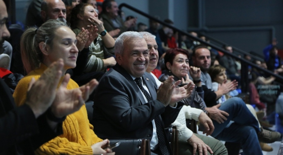 Nilüfer Belediyespor, evinde rahat yendi