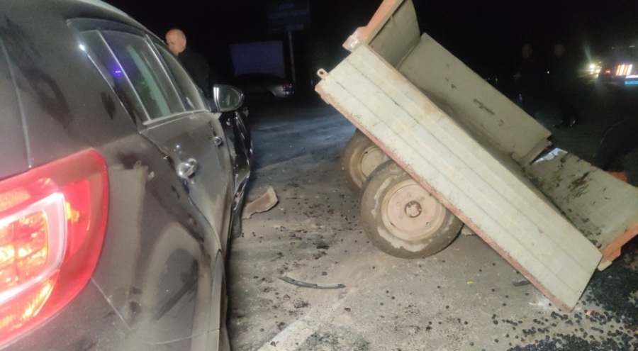 Bursa'da otomobil ile traktör çarpıştı!