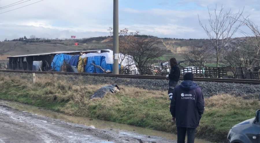 Trenin çarptığı yaya hayatını kaybetti