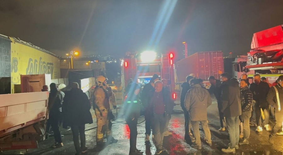 TIR garajında yangın çıktı! Kedi ve köpek yanarak can verdi