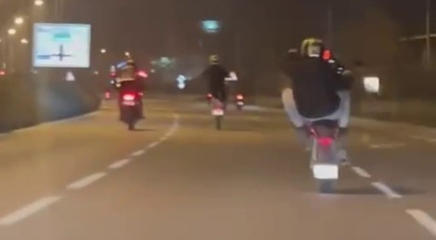Bursa'da motosiklet tek tekerlek üzerinde ilerledi!