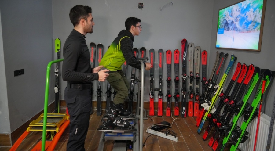 Bursa'da sporcular 4 mevsim boyunca kayak yarışlarına simülasyonla hazırlanıyor